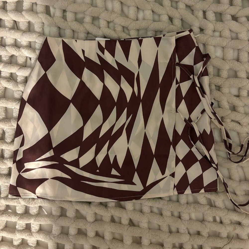 Pacsun Brown and White Side Bow Ties Satin Skirt - Size XS - Brand new with Tags